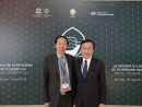 第43回世界遺産委員会の会議場で面会した中国国家文物局の劉玉珠局長(左)とマカオ政府社会文化庁の譚俊榮局長(右)=アゼルバイジャン・バクー(写真:マカオ社会文化庁長官事務所)