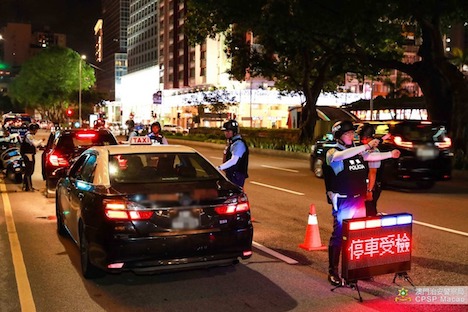 マカオ治安警察局による取り締まりの様子（写真：マカオ治安警察局）