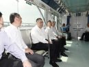 マカオLRTタイパ線の試運転列車に試乗する崔世安行政長官ら=2019年7月15日(写真:マカオ行政長官事務所)