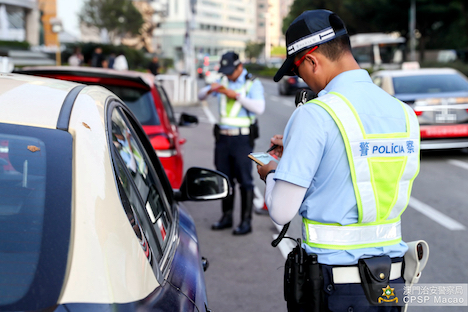 マカオ治安警察局による取り締まりの様子(写真:マカオ治安警察局)