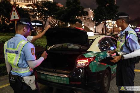 マカオ治安警察局による取り締まりの様子（写真：マカオ治安警察局）