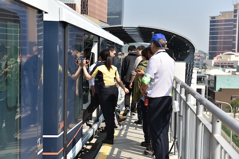 コタイ地区にあるマカオLRTタイパ線の東亞運駅で実施された消防訓練の様子＝2019年10月17日（写真：マカオ消防局）