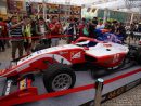 マカオグランプリに参加する本物のレーシングカーを間近に見ることができる=2019年11月9日、マカオ・塔石廣場(写真:マカオ政府体育局/マカオグランプリ組織委員会)