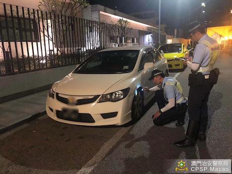 マカオ治安警察交通廳による検査で複数の違反が確認された自家用車（写真：マカオ治安警察局）